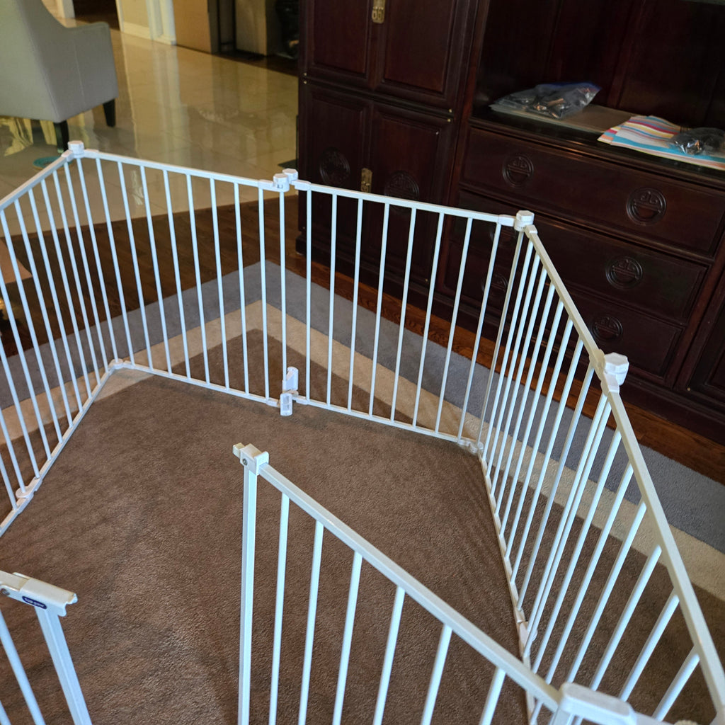 White Metal Adjustable Safety Gate / Pet Playpen Set