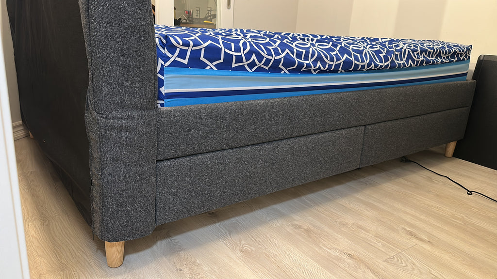 Queen size bed with 4 storage compartments