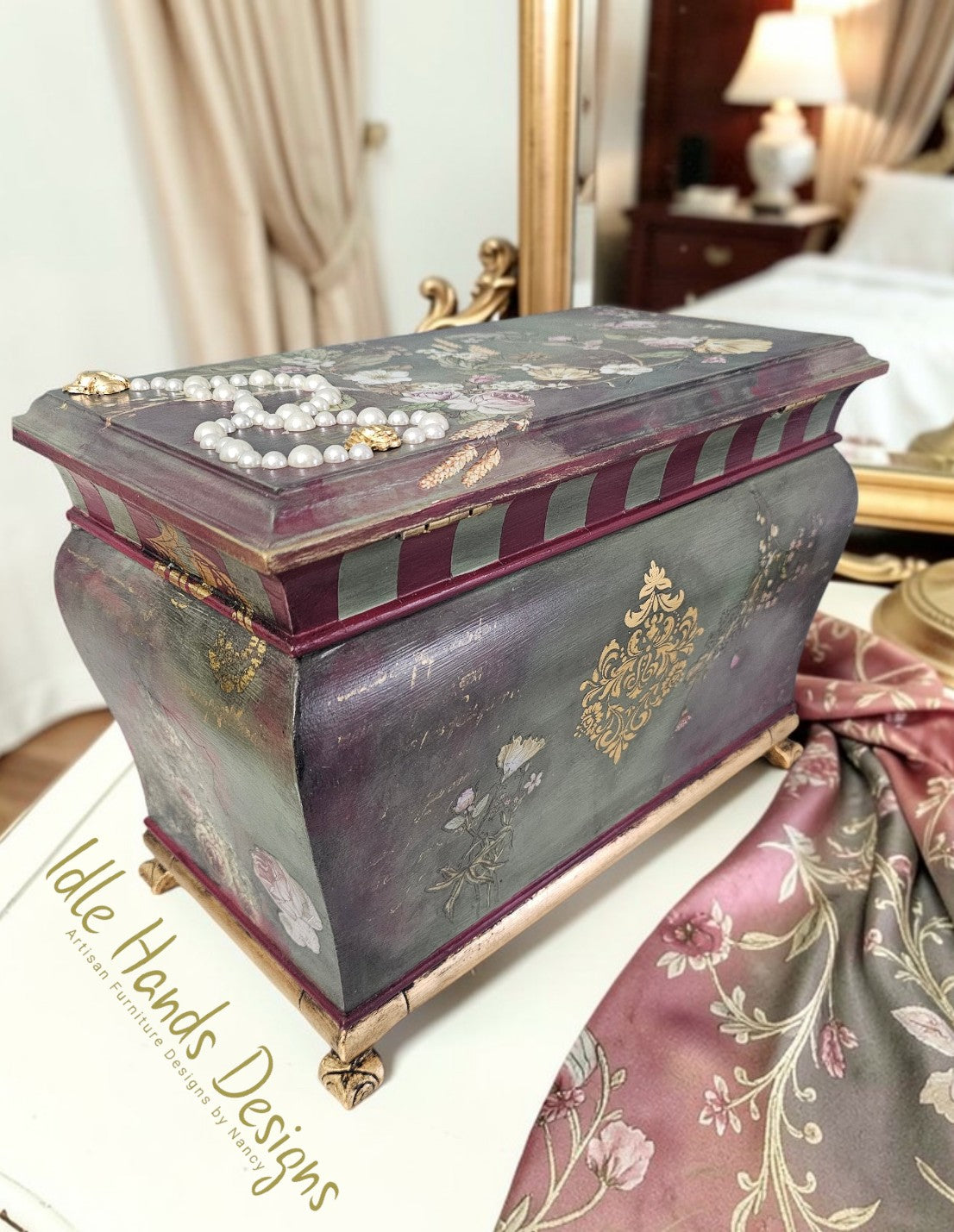 Primadonna Bombe Jewelry Chest