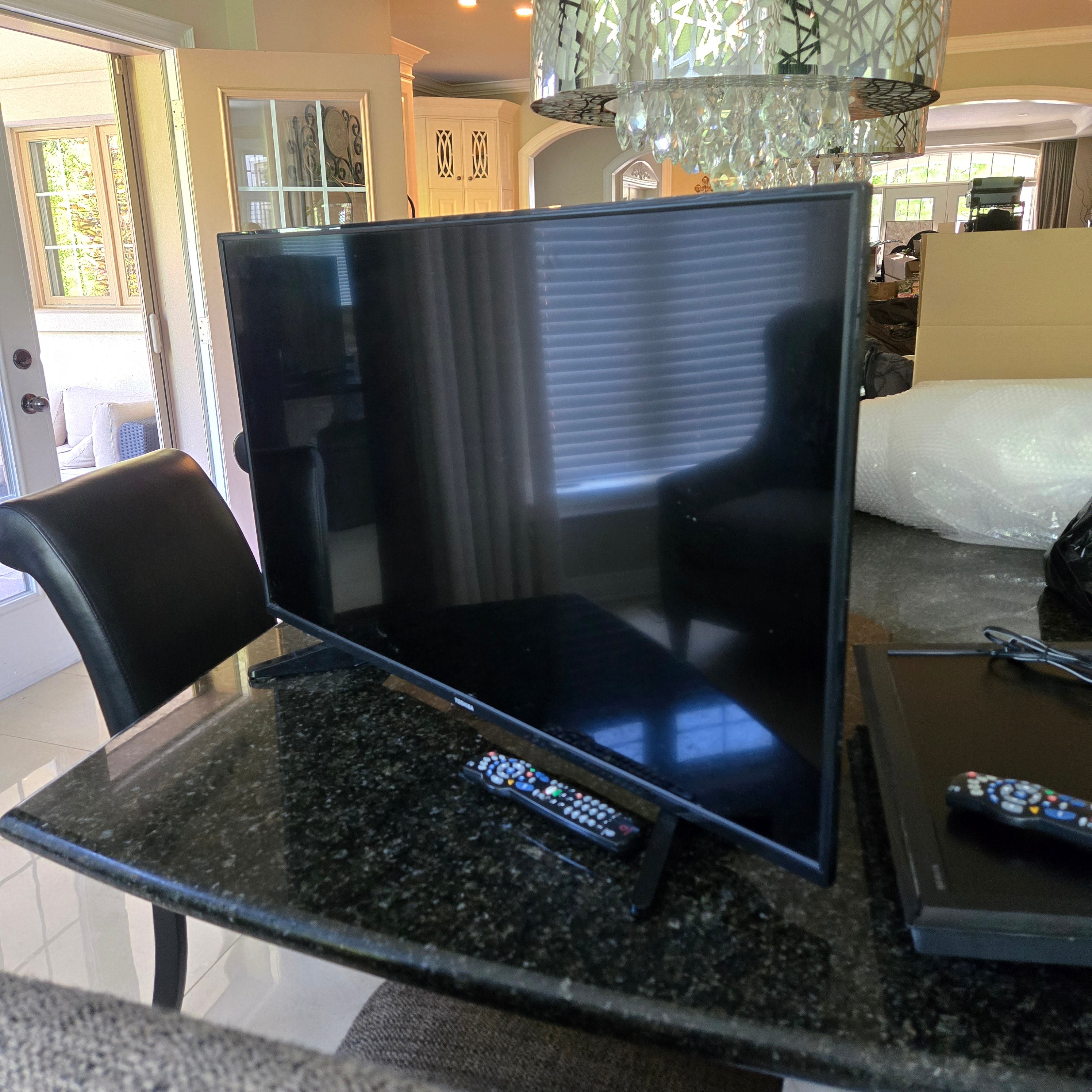 Insignia 43" 4K UHD LED Smart TV (Fire TV Edition)