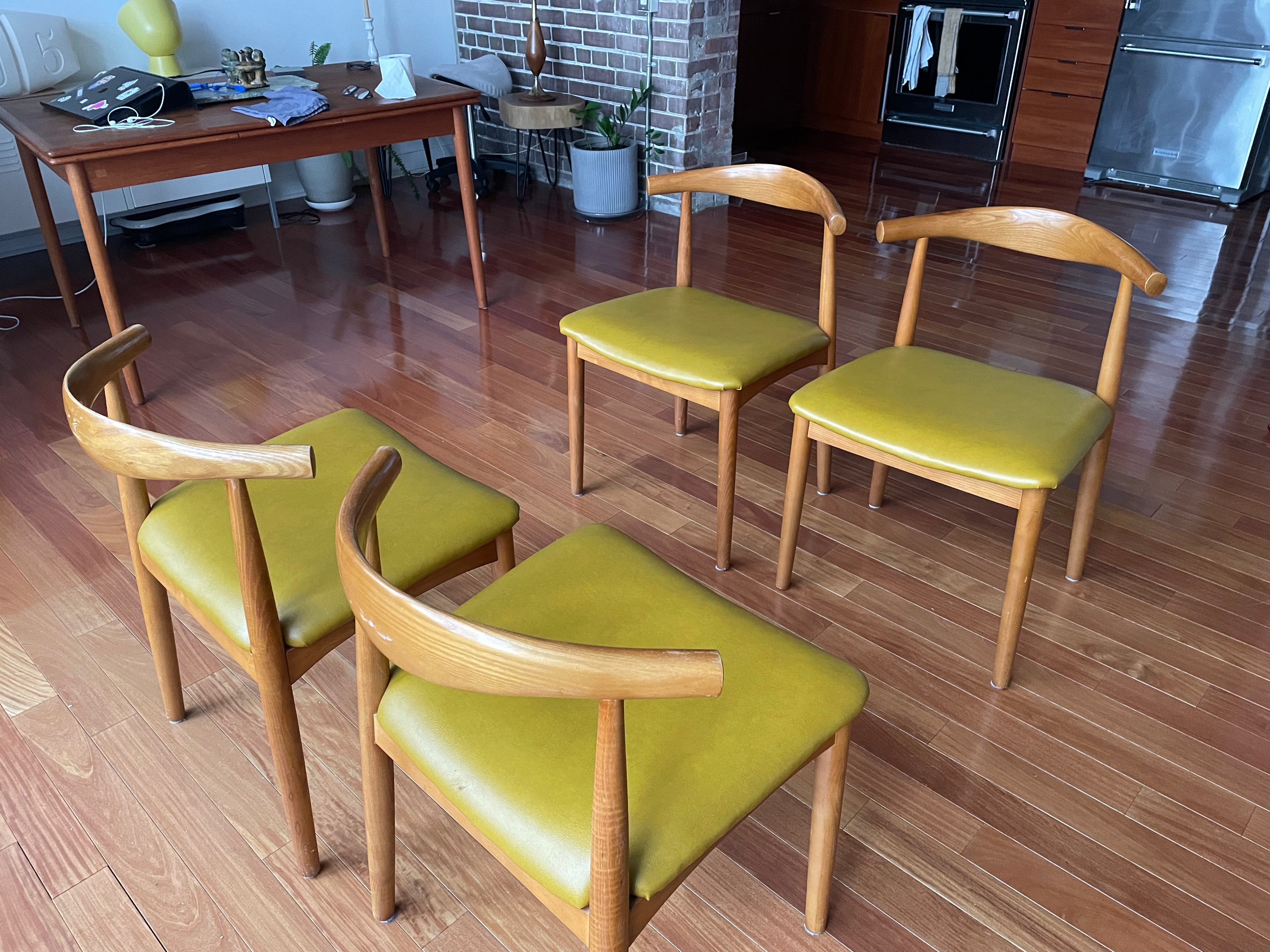 Set of 4 mid century modern chairs