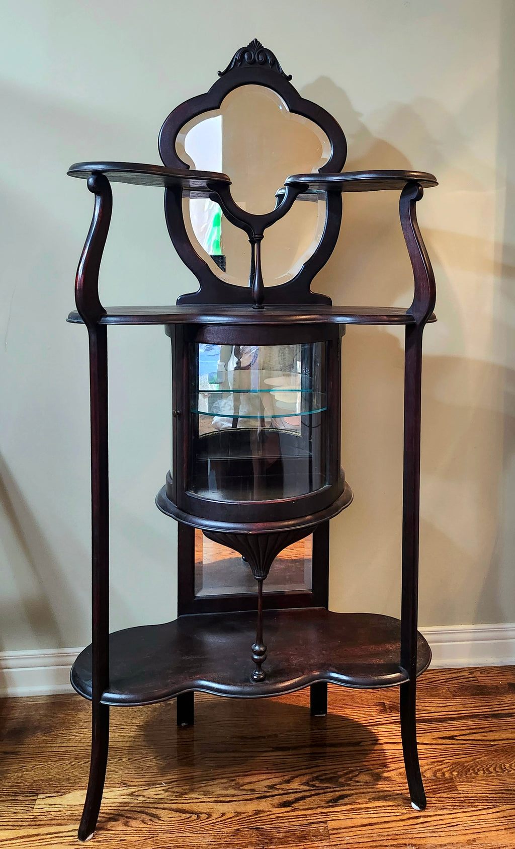 Mahogany Victorian curio étagère