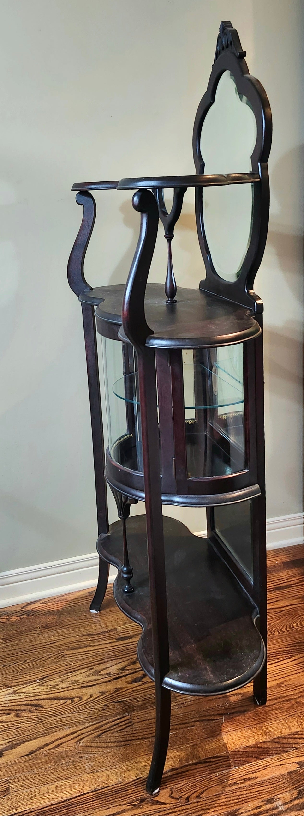 Mahogany Victorian curio étagère