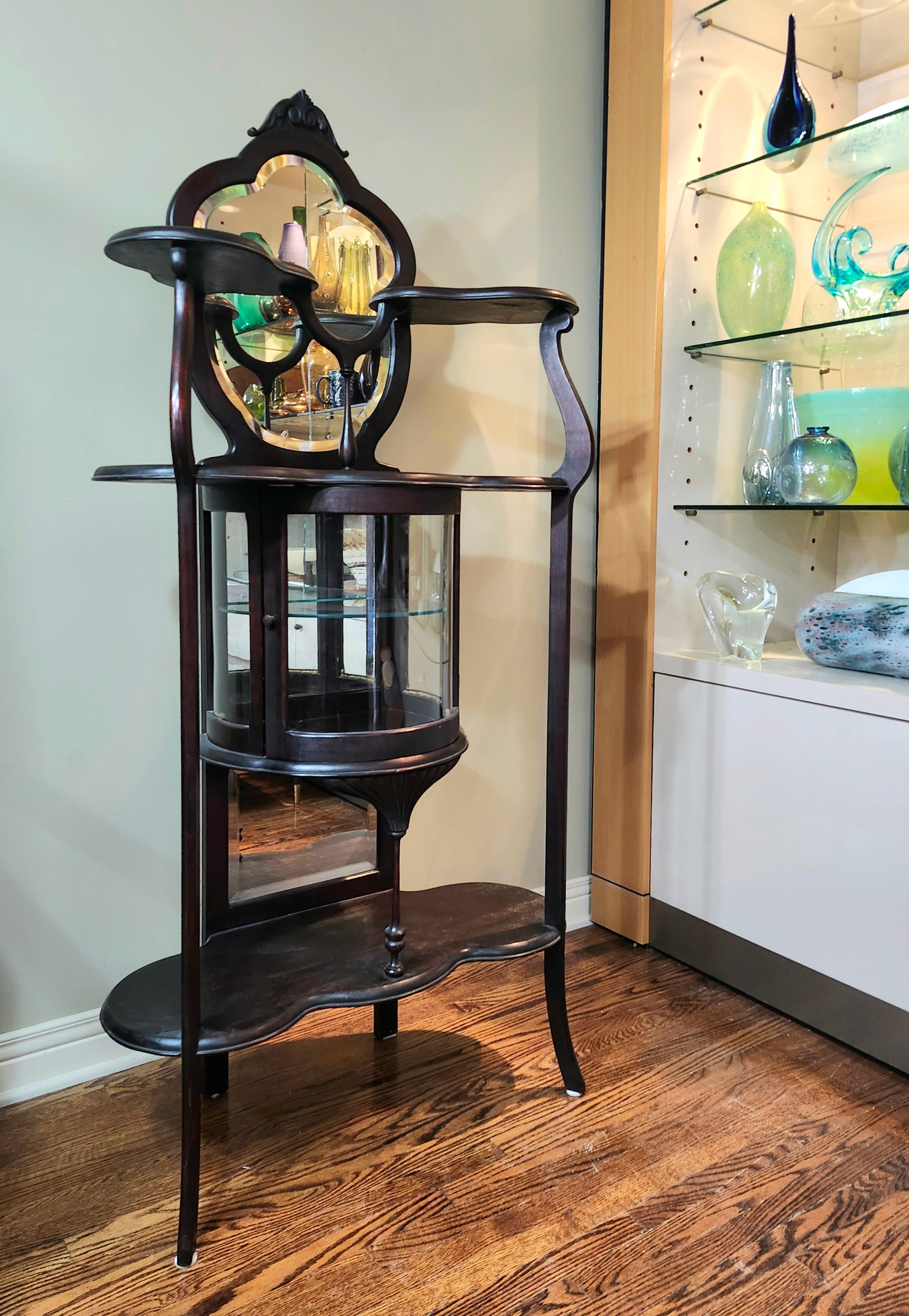 Mahogany Victorian curio étagère