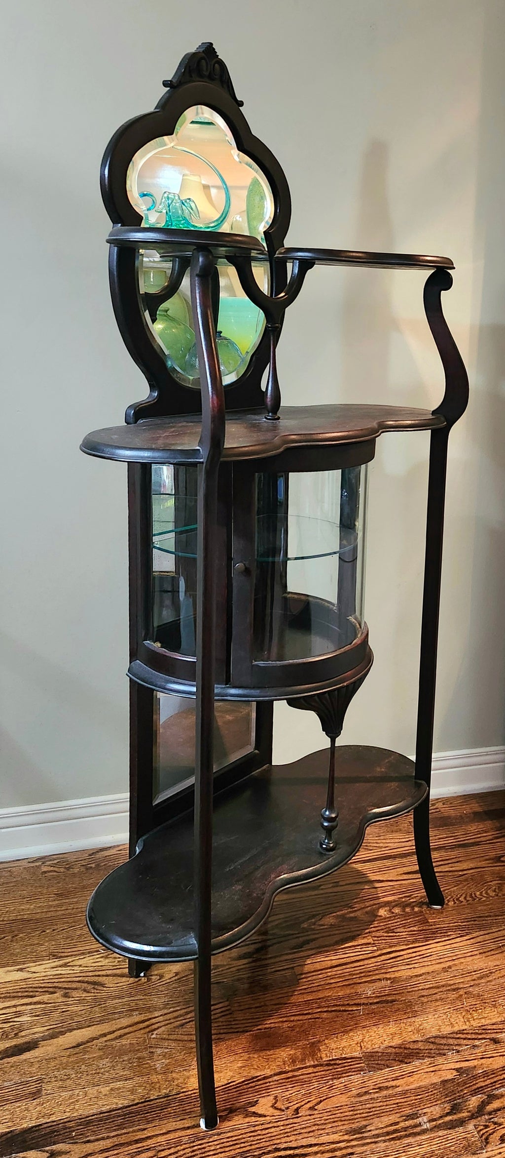Mahogany Victorian curio étagère