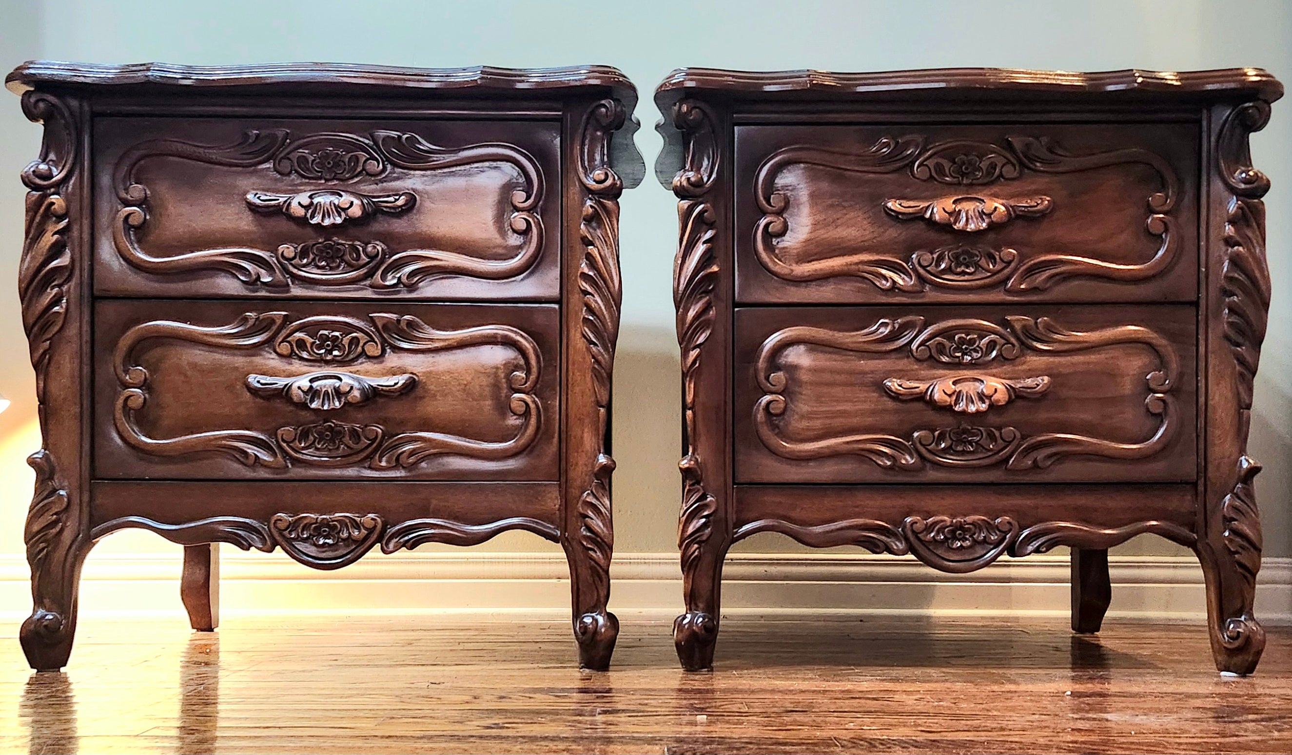 Ornate carved mahogany French Provincial nightstands (X2)