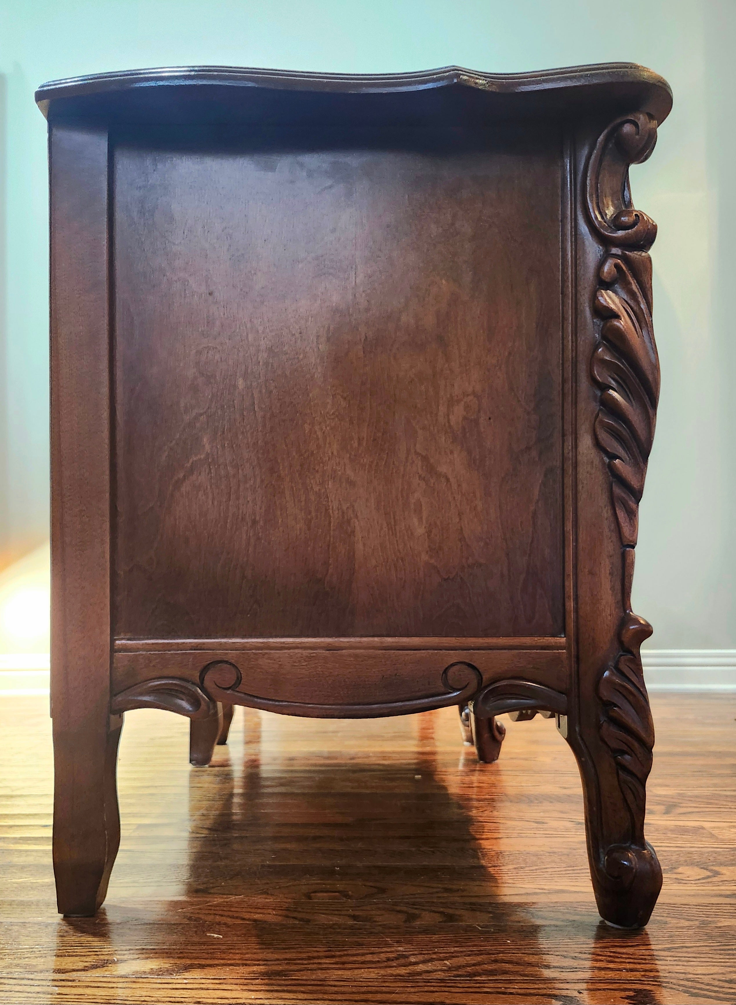 Ornate carved mahogany French Provincial nightstands (X2)