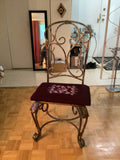 Classic looking sitting chair