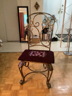Classic looking sitting chair