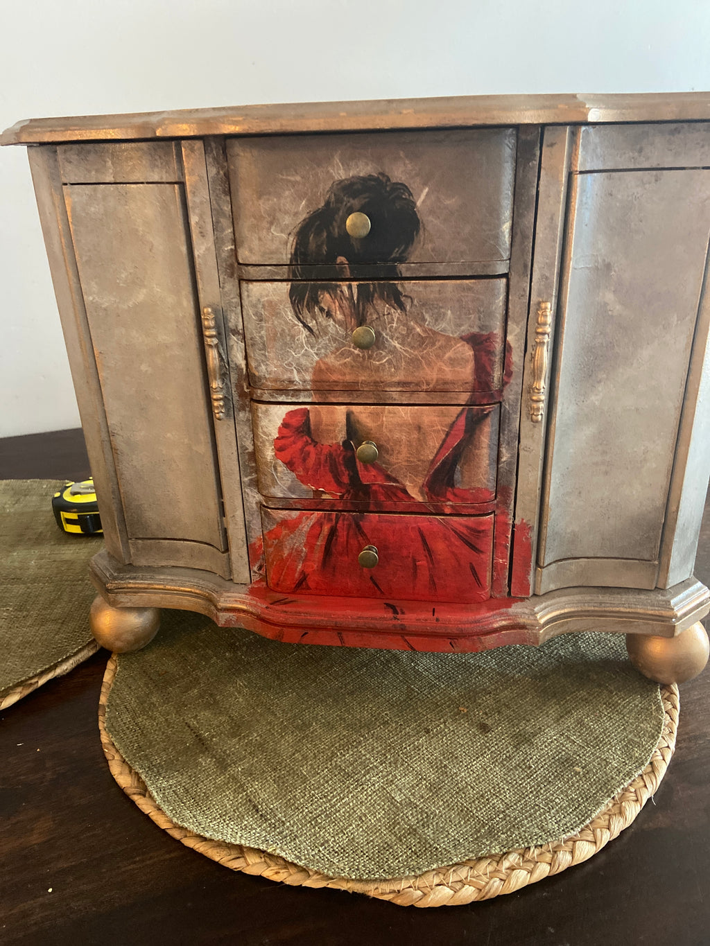 Jewelry box