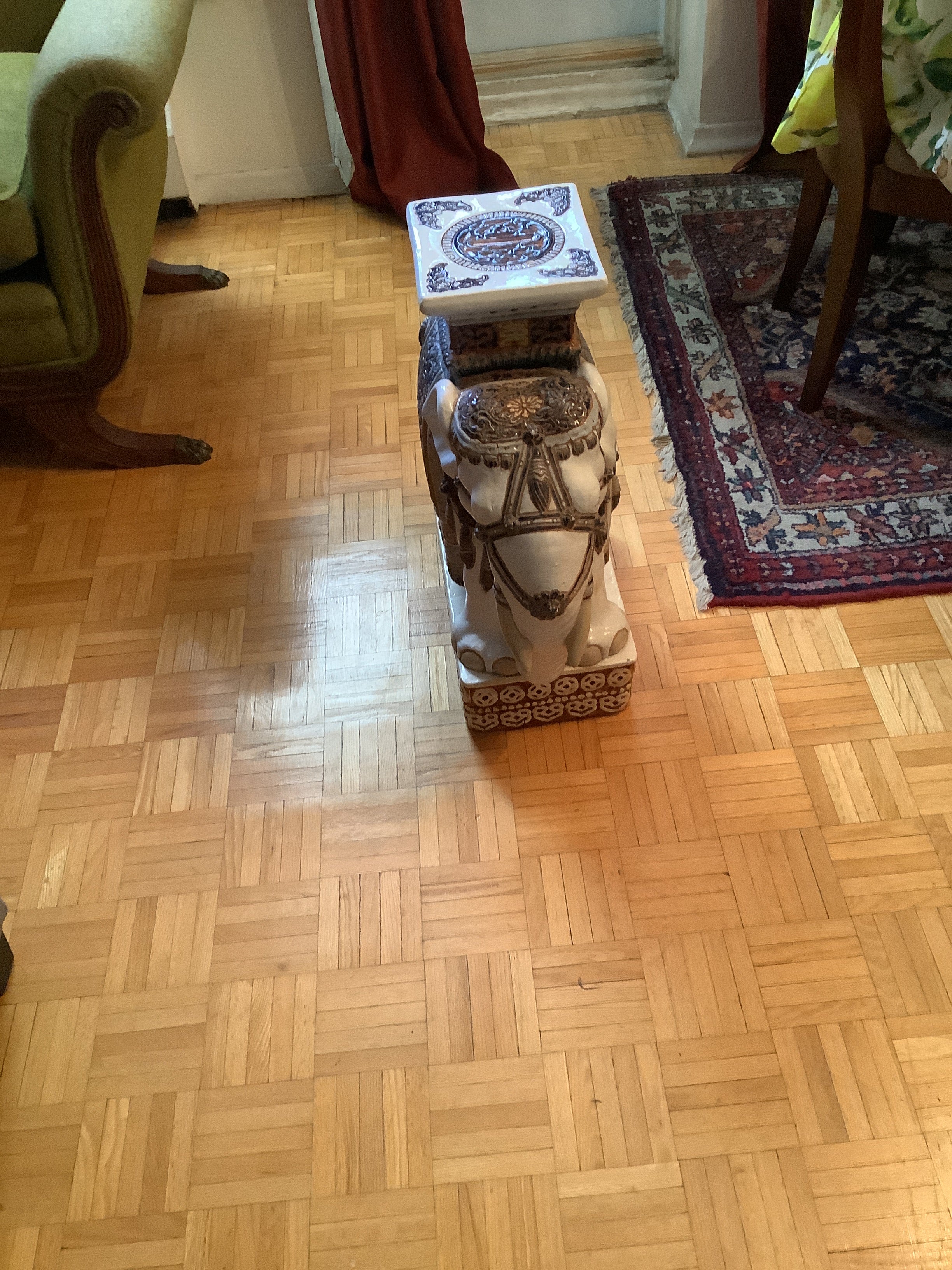 Pair of vintage ceramic elephants can be used as end tables