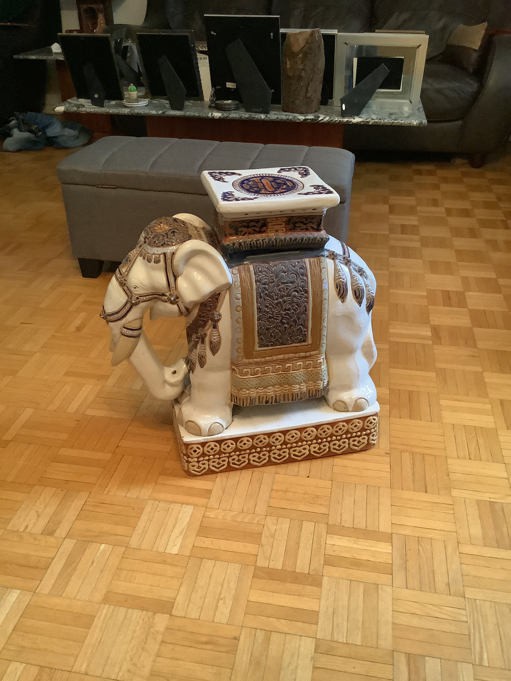 Pair of vintage ceramic elephants can be used as end tables