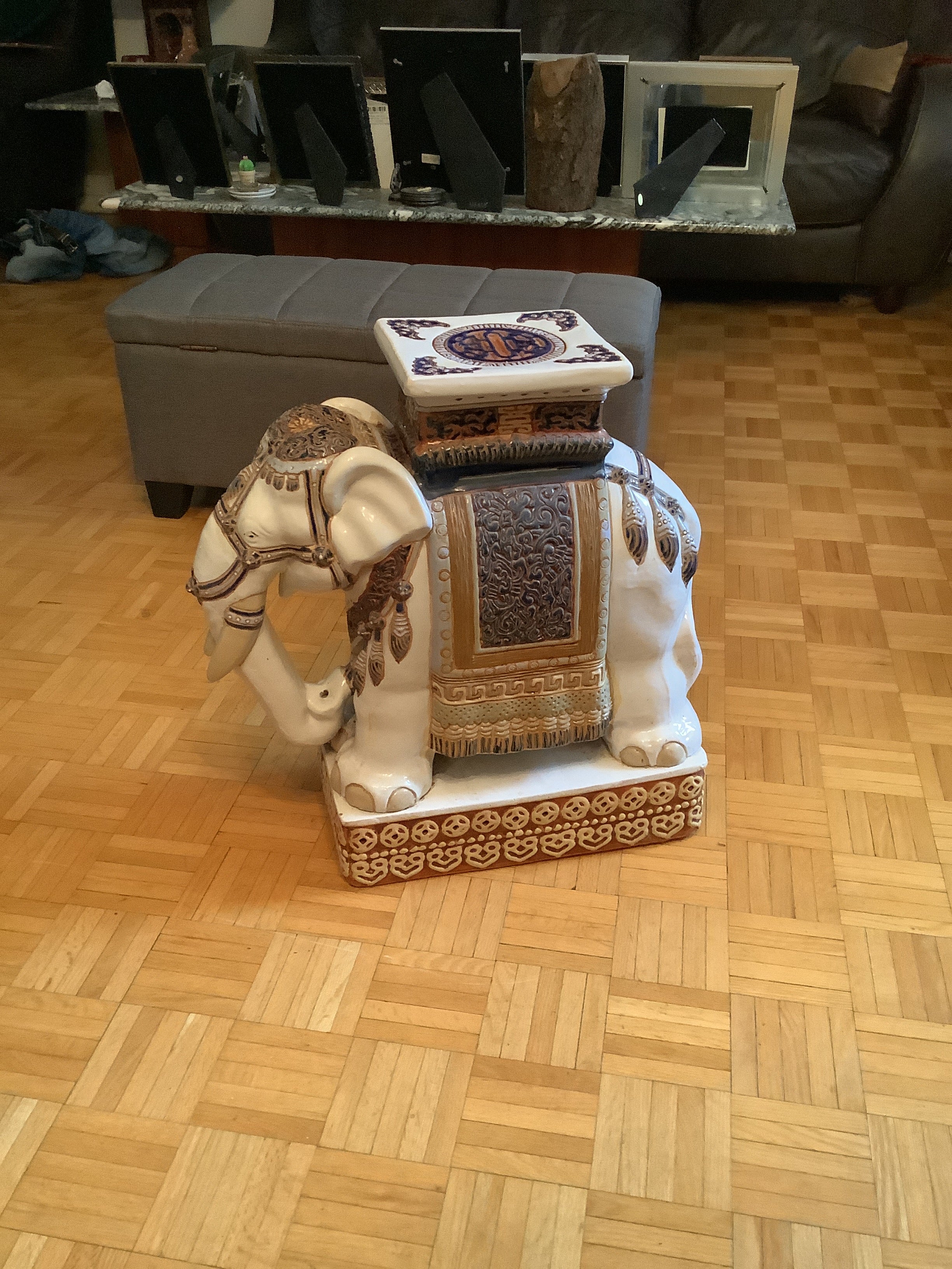 Pair of vintage ceramic elephants can be used as end tables