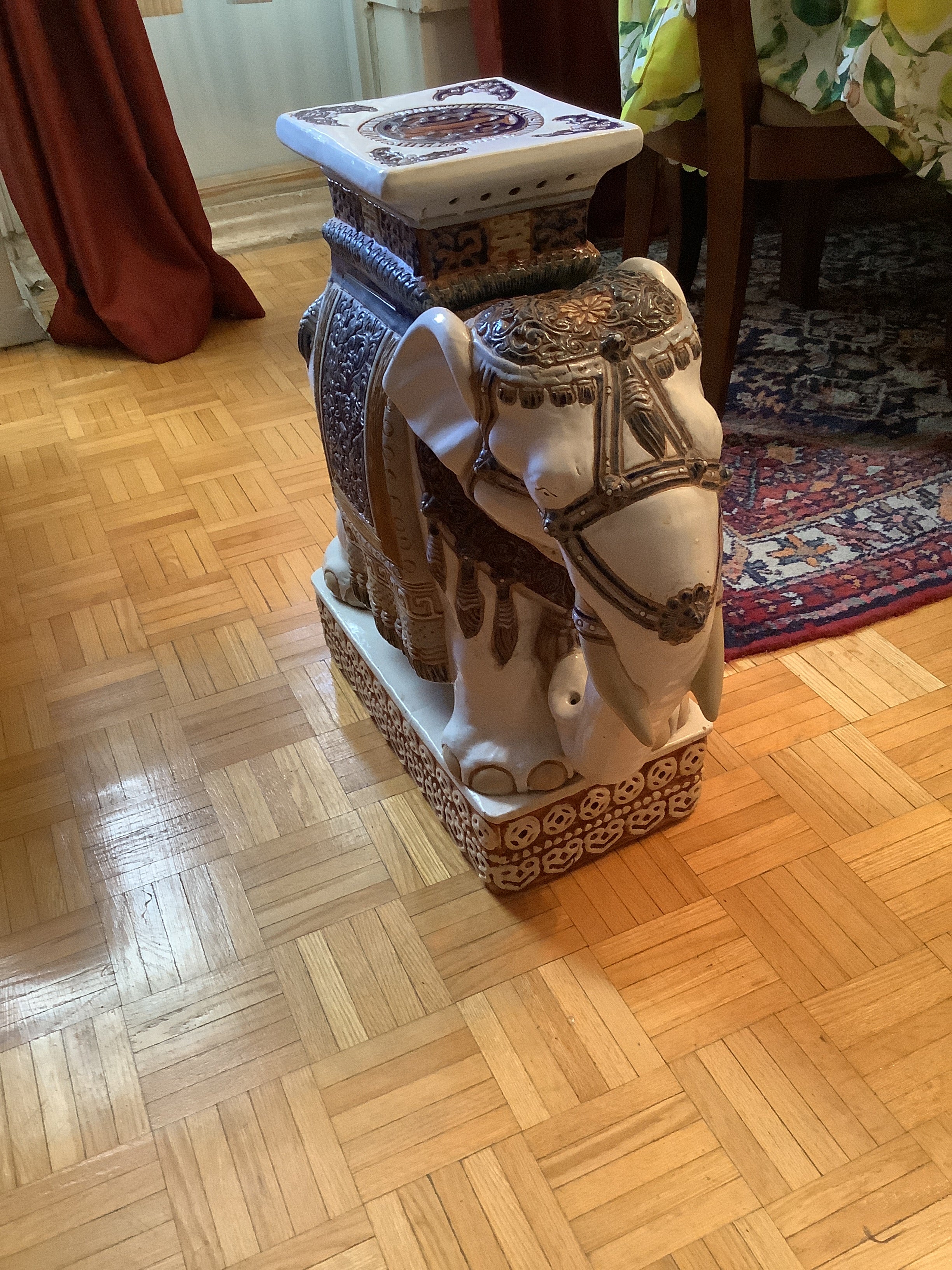 Pair of vintage ceramic elephants can be used as end tables