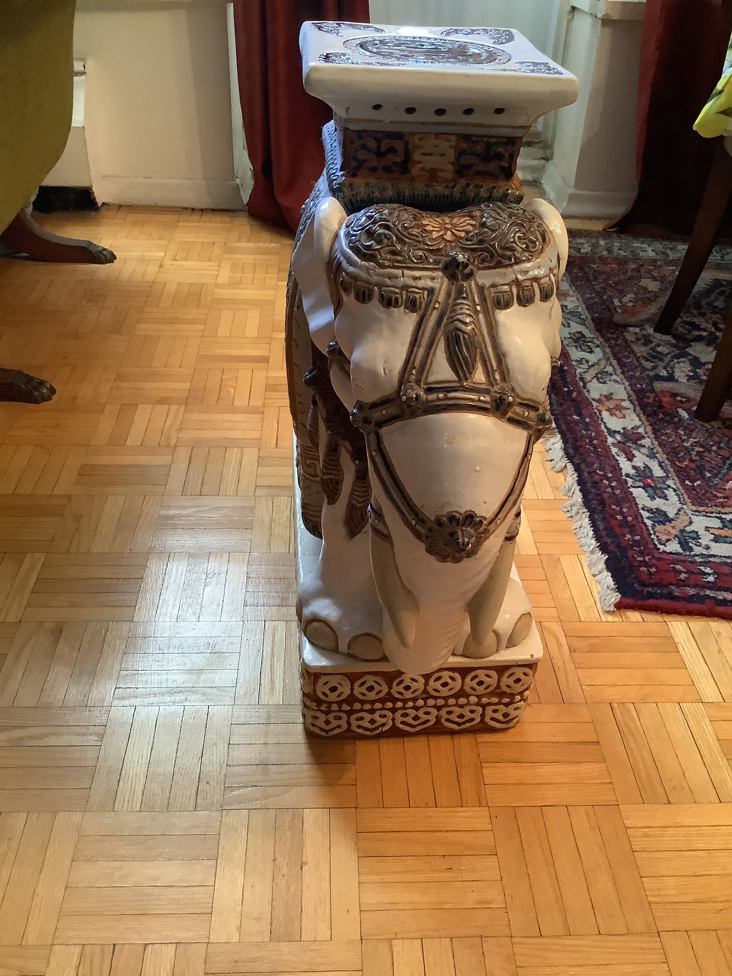 Pair of vintage ceramic elephants can be used as end tables
