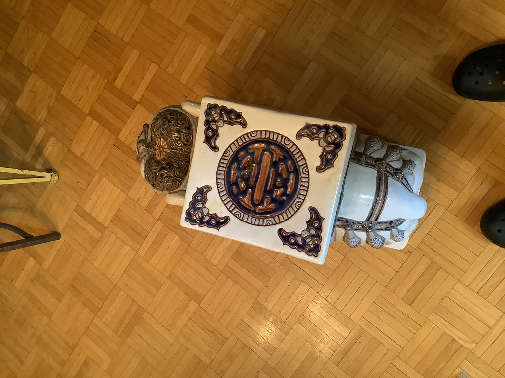 Pair of vintage ceramic elephants can be used as end tables