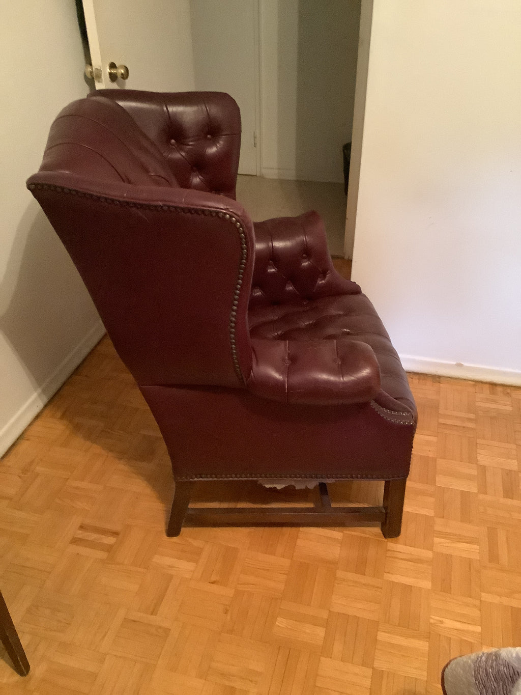 Vintage-classic wing back leather button tuft arm chair