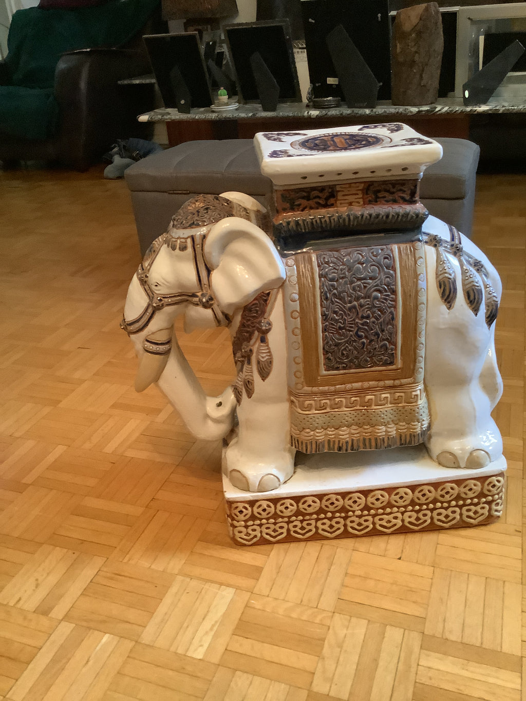 Pair of vintage ceramic elephants can be used as end tables