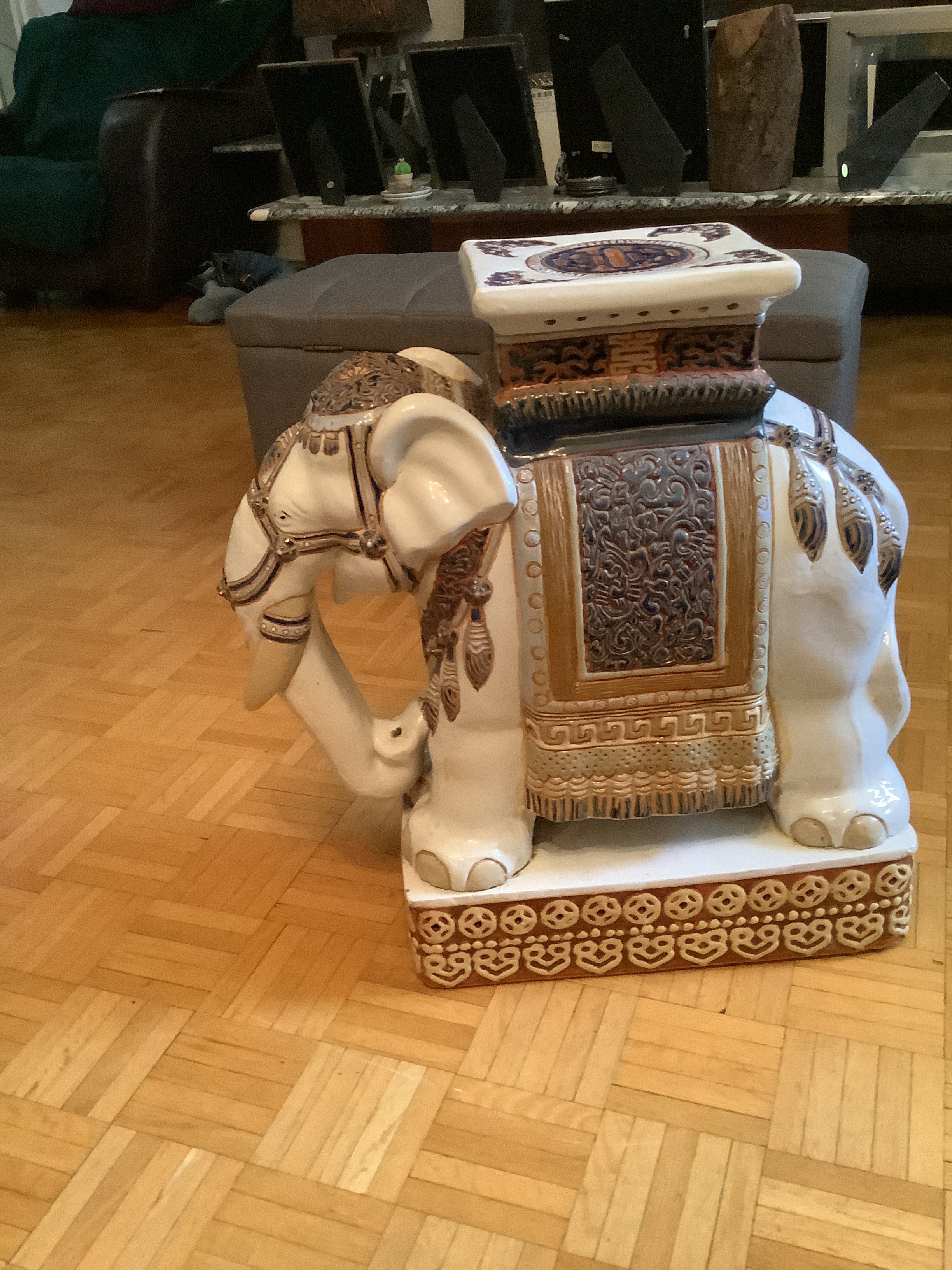 Pair of vintage ceramic elephants can be used as end tables