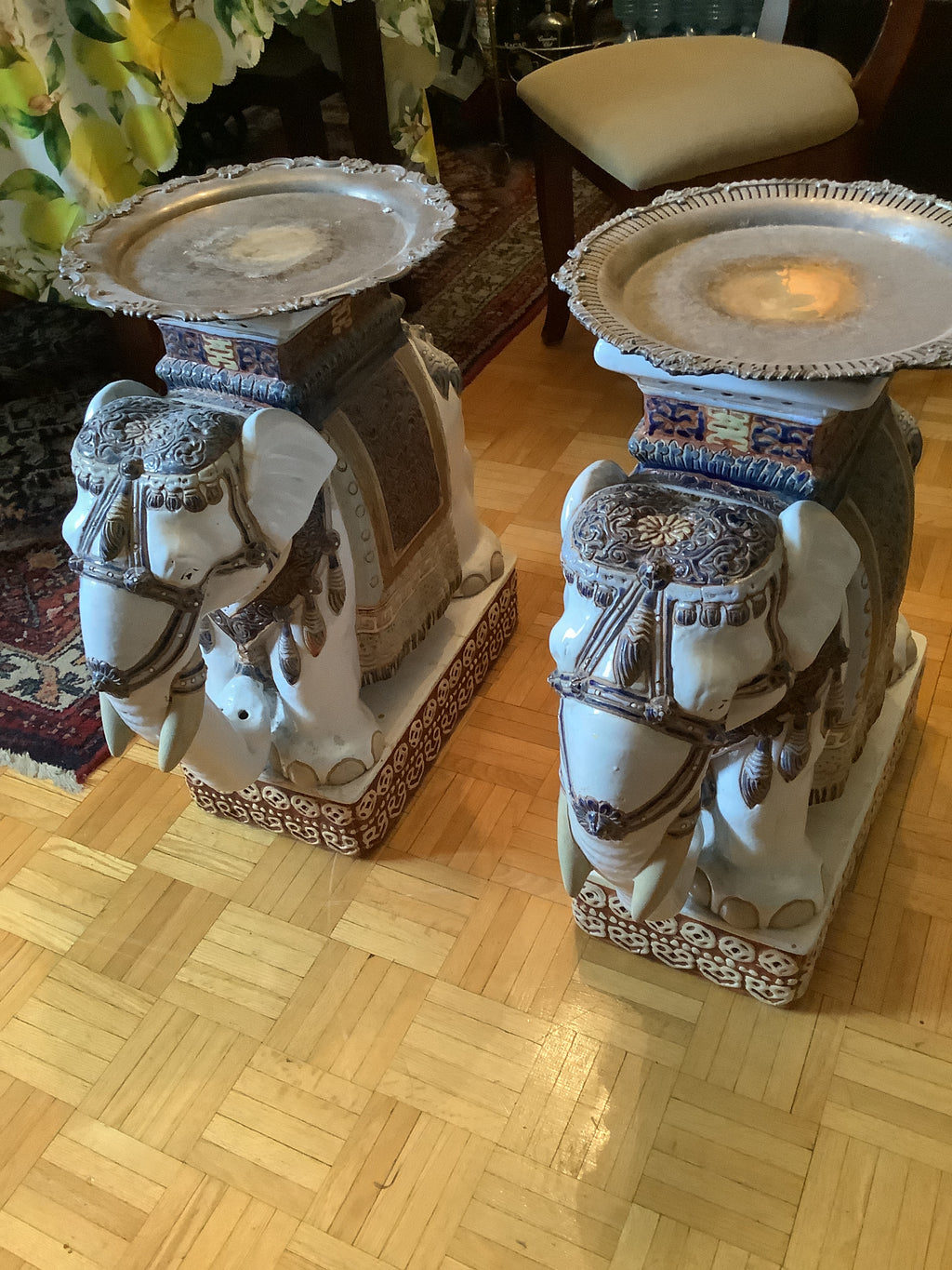 Pair of vintage ceramic elephants can be used as end tables