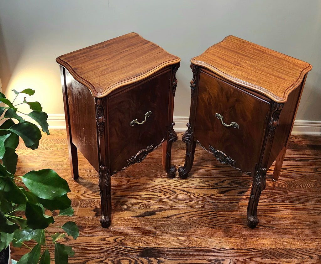 Romweber flame mahogany nightstands