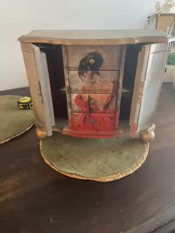 Jewelry box