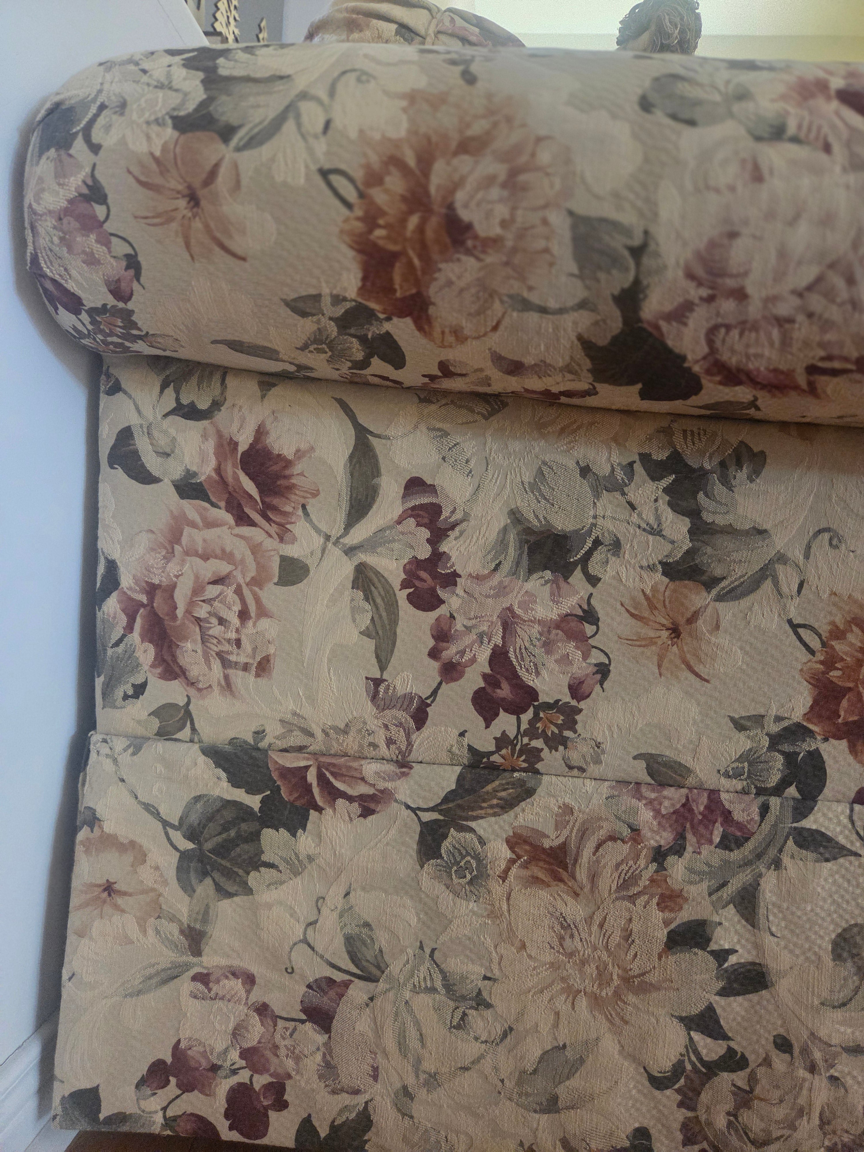 Stunning Vintage Grandmillennial Floral Tapestry Sofa Set (2-Piece)