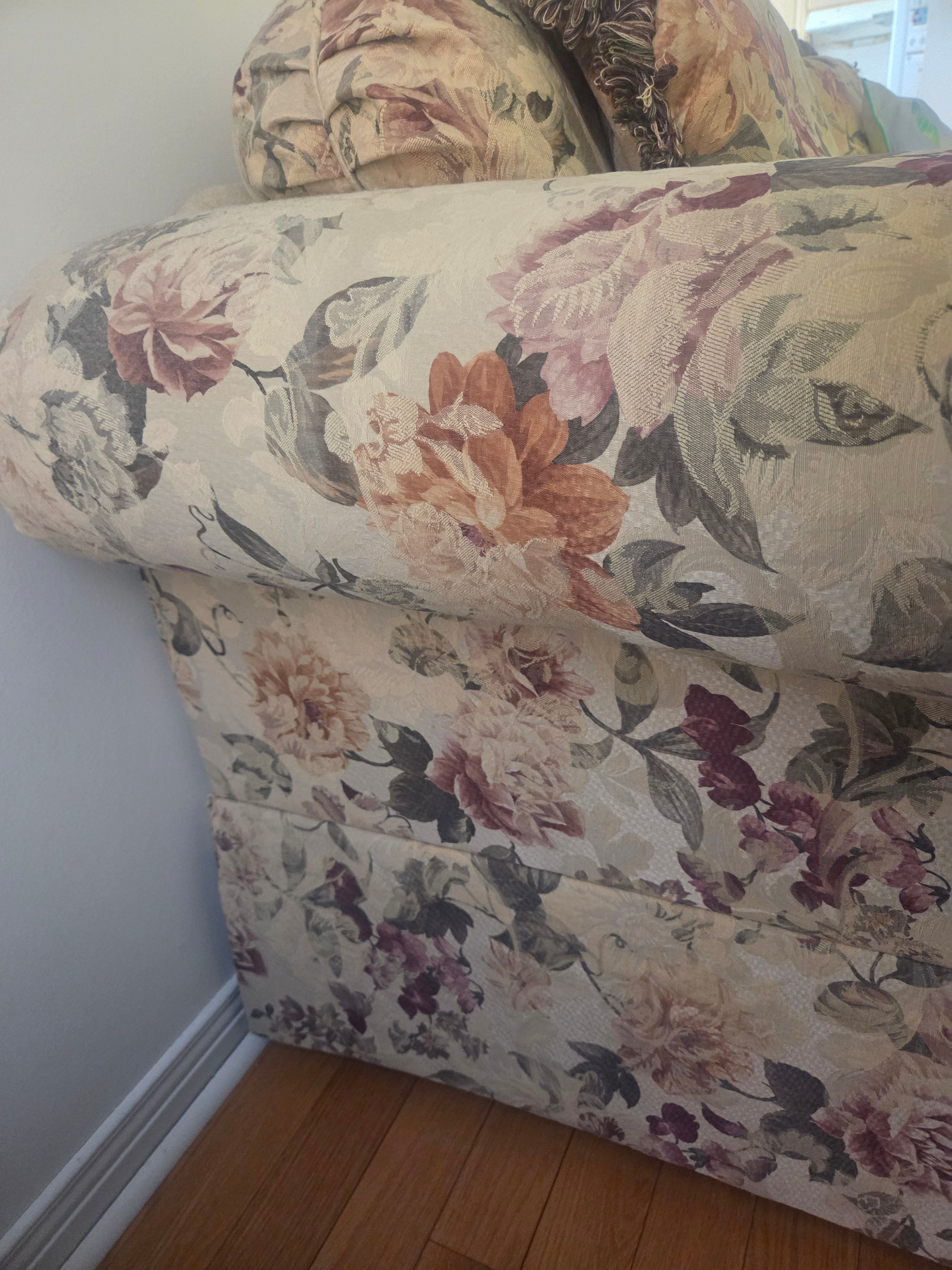 Stunning Vintage Grandmillennial Floral Tapestry Sofa Set (2-Piece)